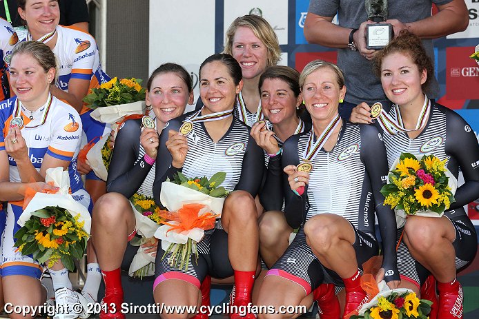 Photo: Specialized - lululemon retained the World Championship title: Lisa Brennauer, Katie Colclough, Carmen Small, Evelyn Stevens, Ellen van Dijk, Trixi Worrack, Directeur sportif, Ronny Lauke. 