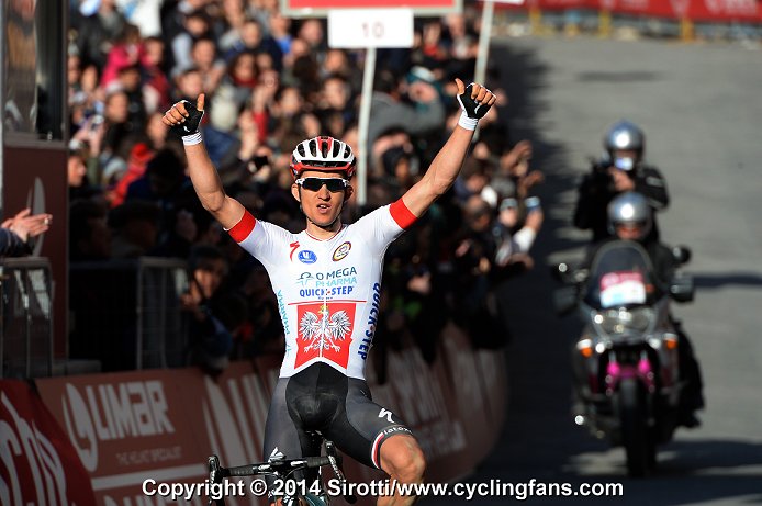 Image: http://www.cyclingfans.net/2014/images/2014_strade_bianche_michal_kwiatkowski_wins4a.jpg