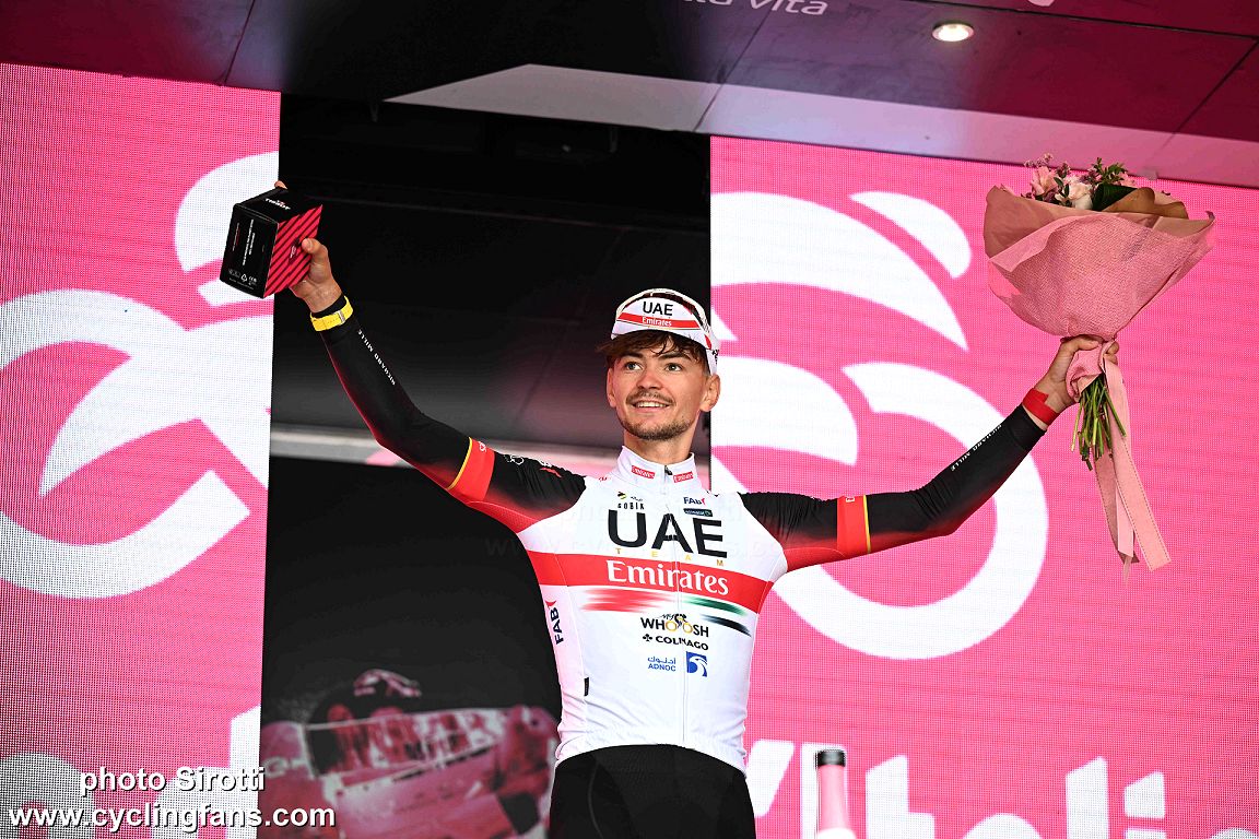 Hoe laat start de giro vandaag ? 1 2022 giro d italia stage20 alessandro covi victory podium1