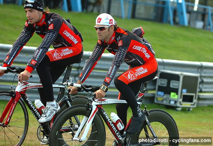 www.cyclingfans.net/images/2009_vuelta_a_espana_assen_gp_circuit_alejandro_valverde_caisse_d_epargne.jpg