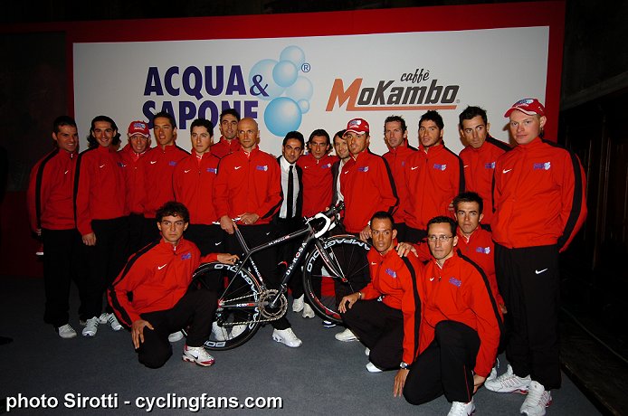 The 2010 Acqua & Sapone pro cycling team