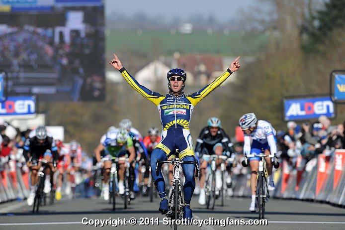 Thomas De Gendt (Vacansoleil-DCM) wins Stage 1.