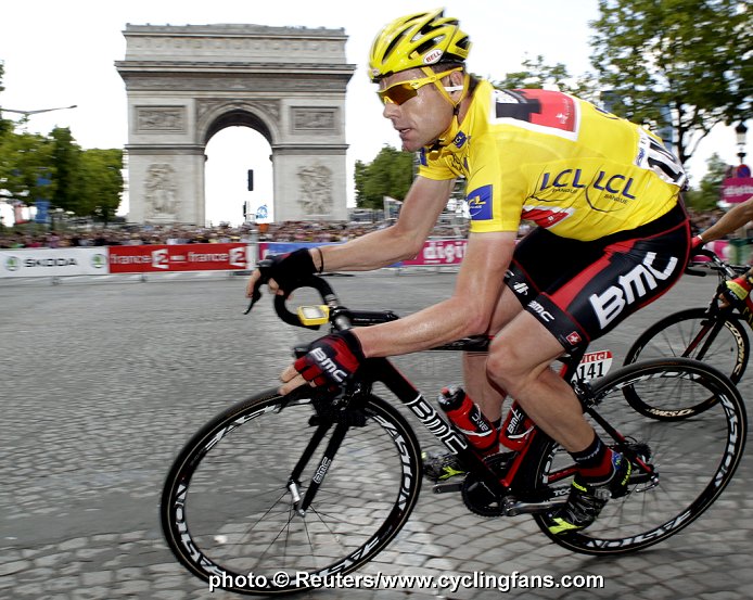 2011_tour_de_france_stage21_cadel_evans_yellow_jersey_paris_arc_de_triomphe1a.jpg