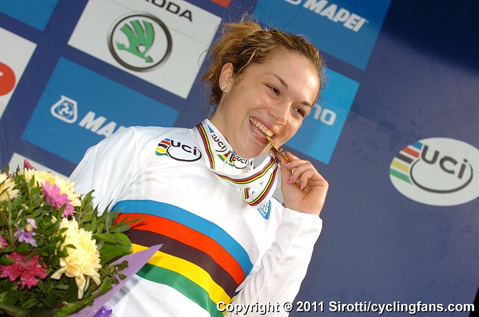2011_uci_road_worlds_copenhagen_junior_women_road_race_lucy_garner_victory_podium1a.jpg